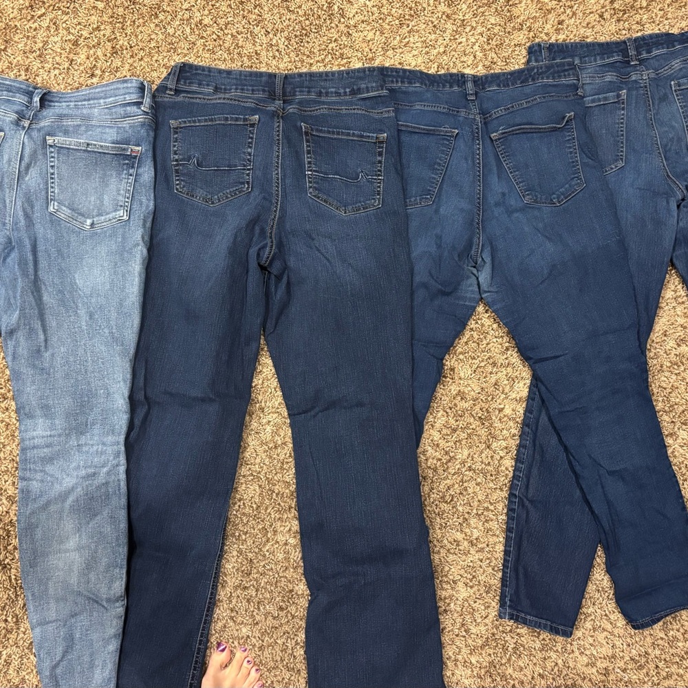 6 pairs of jeans for sale (4 Maurice’s, 1 universal thread, and 1 Denizen) - Picture 7 of 11